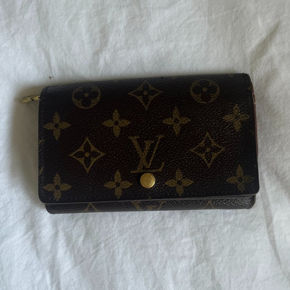 Authentic 2002 Louis Vuitton Monogram Wallet